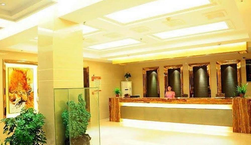 Ronghe Holiday Hotel Shiyan  Bagian luar foto