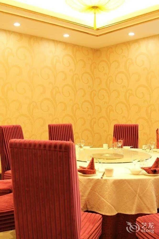 Ronghe Holiday Hotel Shiyan  Bagian luar foto