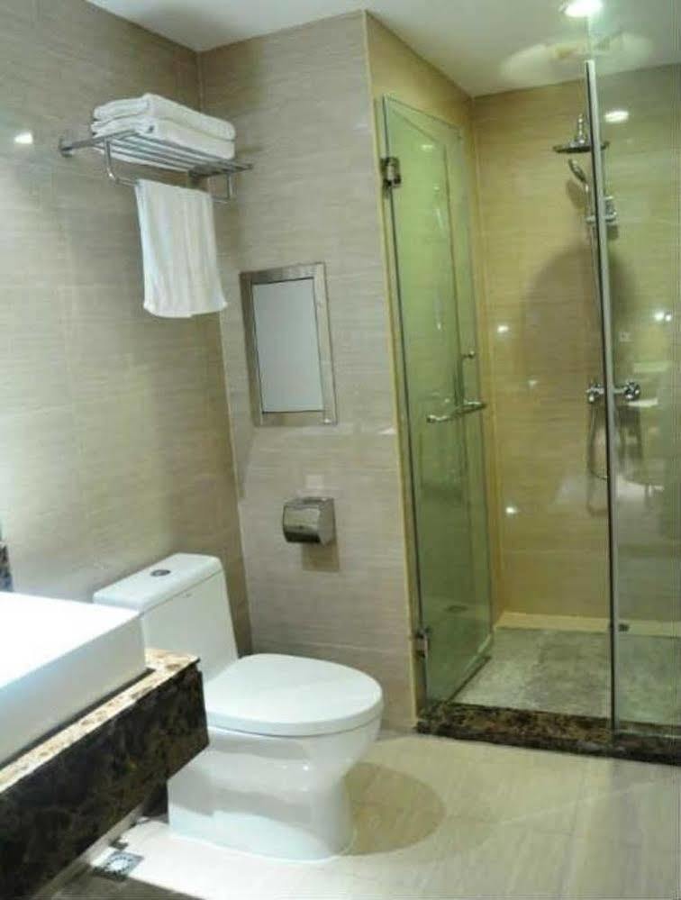 Ronghe Holiday Hotel Shiyan  Bagian luar foto