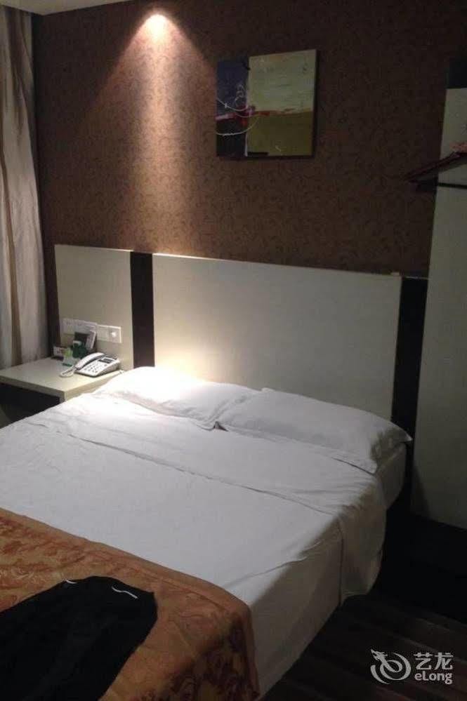 Ronghe Holiday Hotel Shiyan  Bagian luar foto