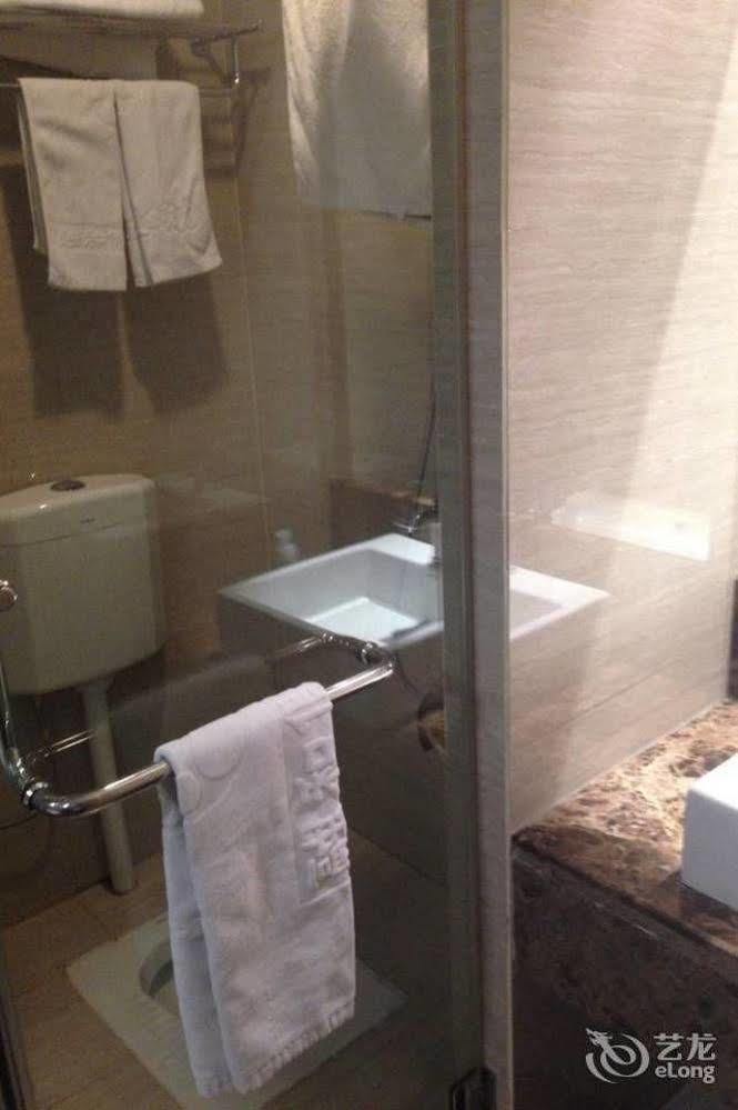 Ronghe Holiday Hotel Shiyan  Bagian luar foto