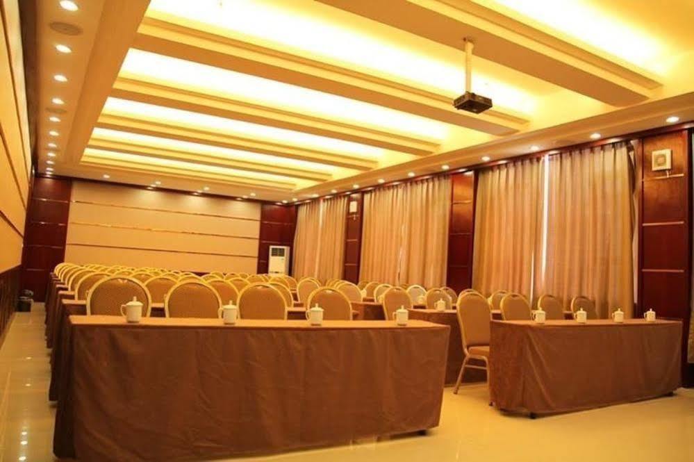Ronghe Holiday Hotel Shiyan  Bagian luar foto