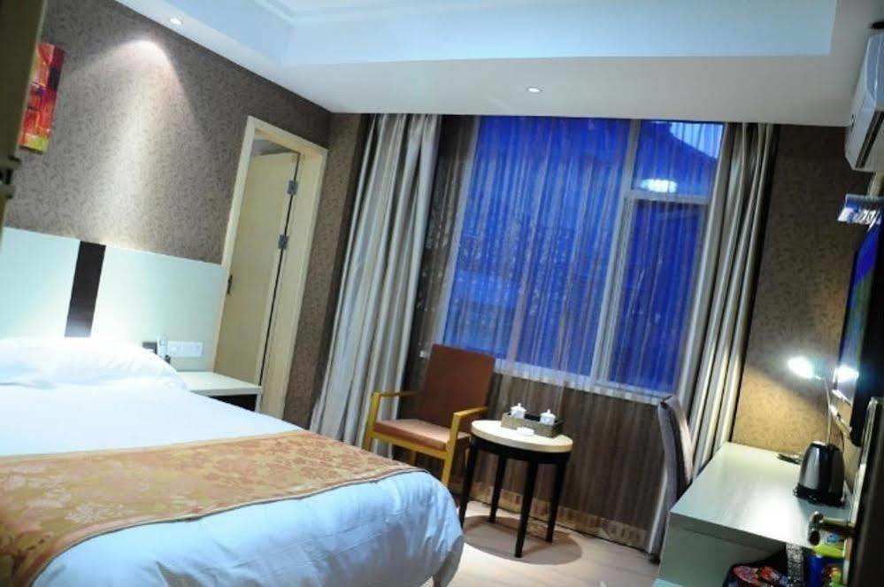 Ronghe Holiday Hotel Shiyan  Bagian luar foto