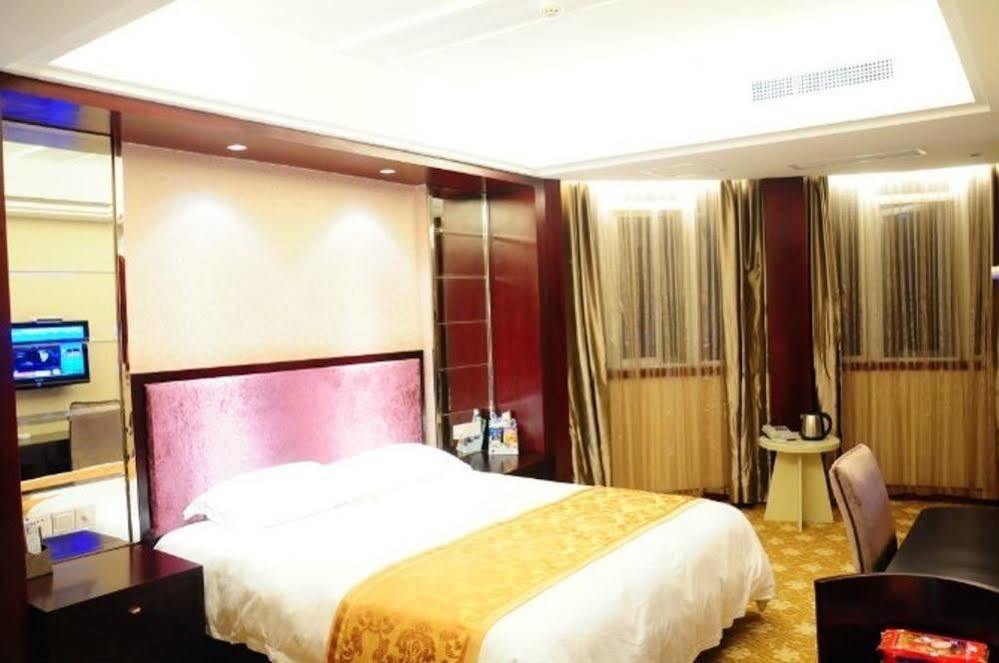 Ronghe Holiday Hotel Shiyan  Bagian luar foto
