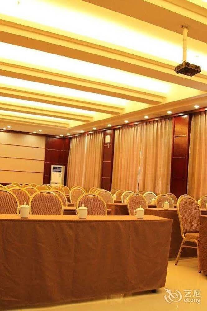 Ronghe Holiday Hotel Shiyan  Bagian luar foto